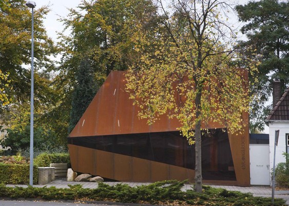 Weathering steel curtain walls Weathering steel curtain walls